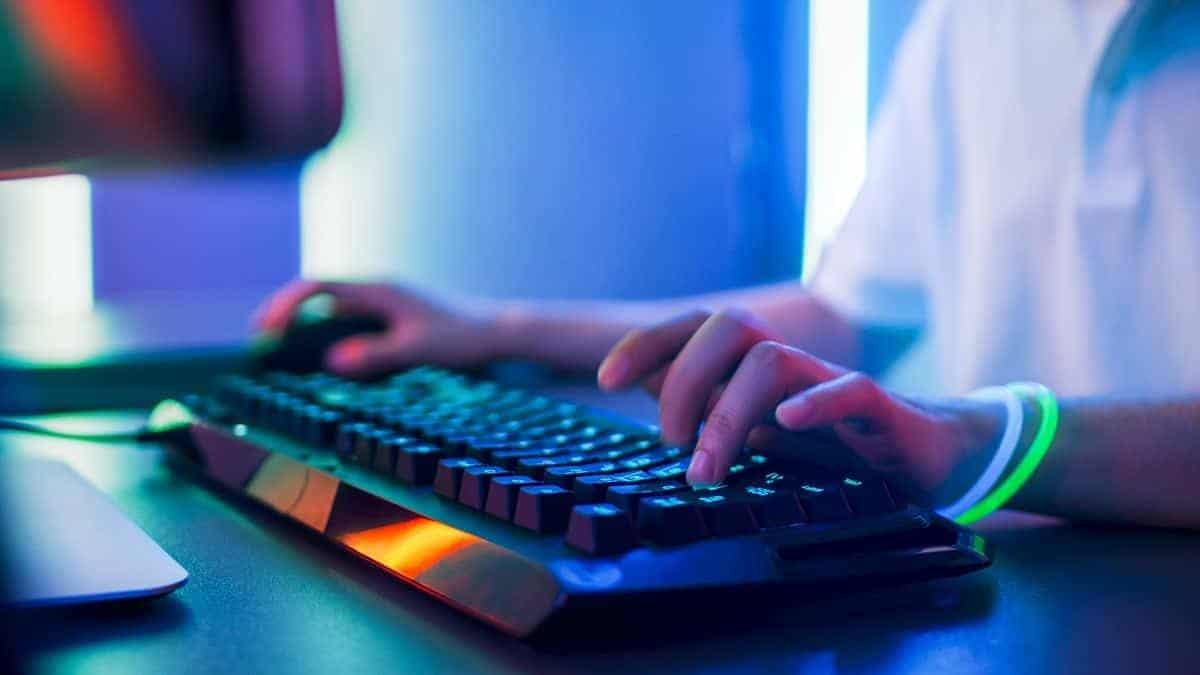 Logitech G610 Gaming Keyboard Review - geargaminghub.com